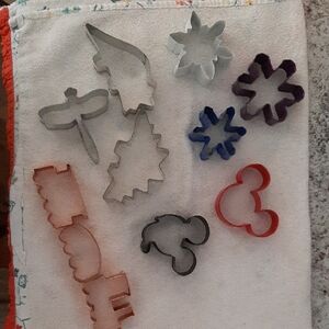 Disney Mickey,  Dinosaur, Frozen ( Wilton) & Train Cookie Cutters, 11 In All